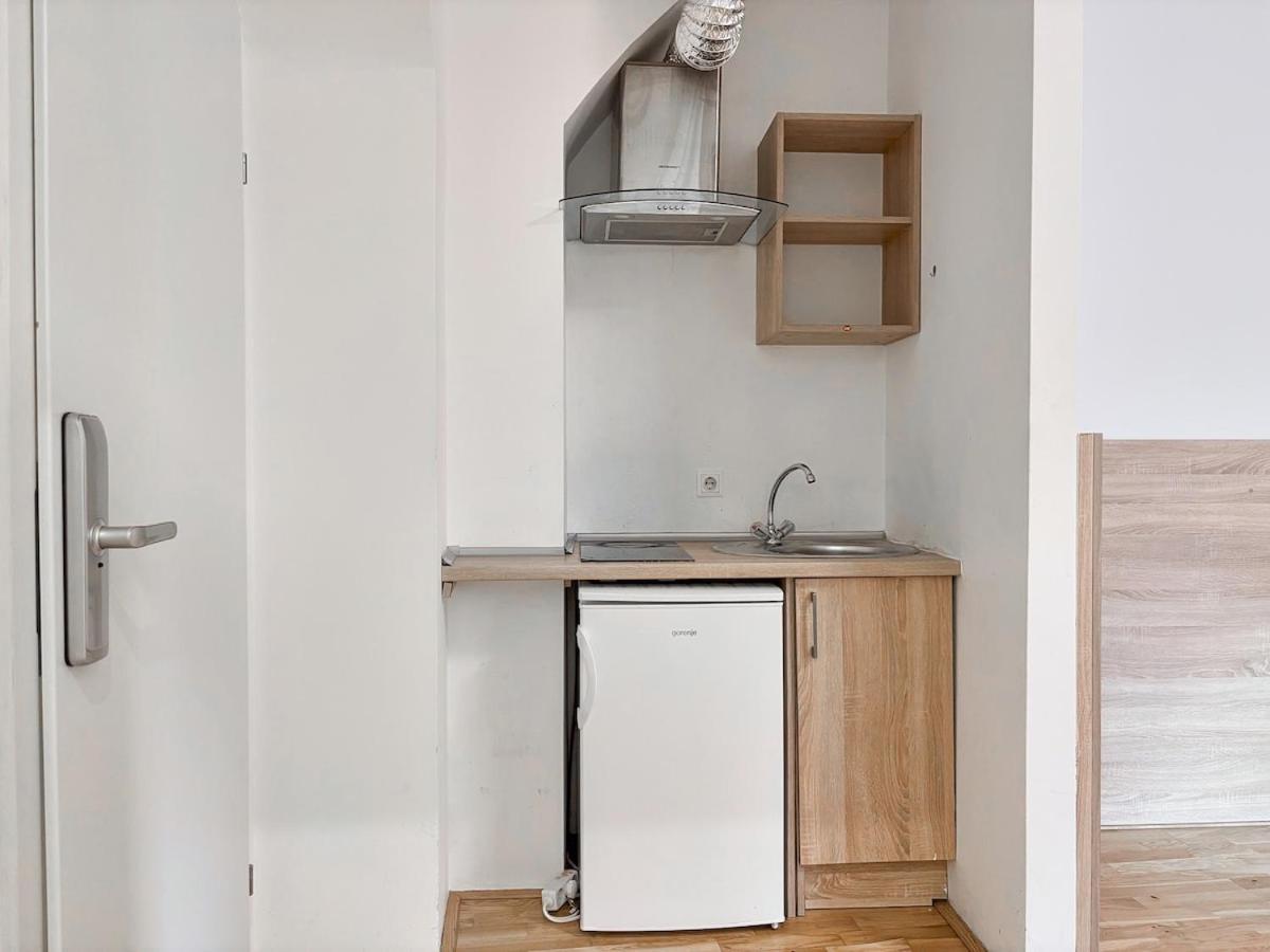 4 Mins To Metro I Wifi I 15 Mins To Inner Apartment Wien